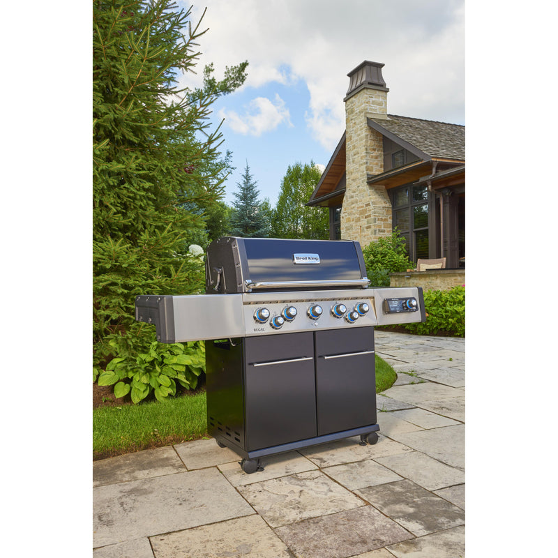 Broil King Regal Q 590 Pro IR iQue Gas Grill 688244 IMAGE 13