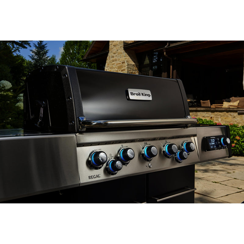 Broil King Regal Q 590 Pro IR iQue Gas Grill 688244 IMAGE 15